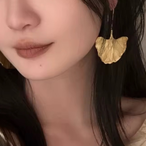 NEW ZARA  Gold Leaf Earrings - Picture 7 of 13